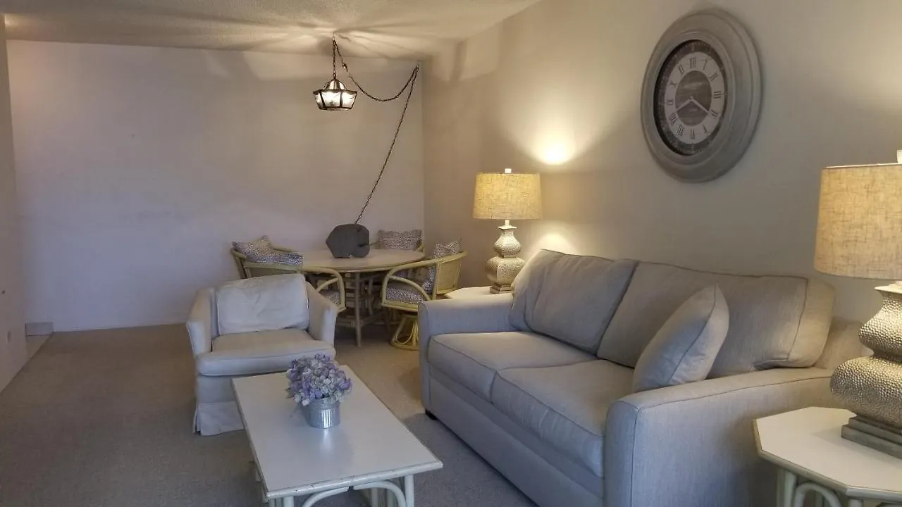 Discovery Bay One Bedroom Condos With Kitchen & Free Wifi! Honolulu Apartment