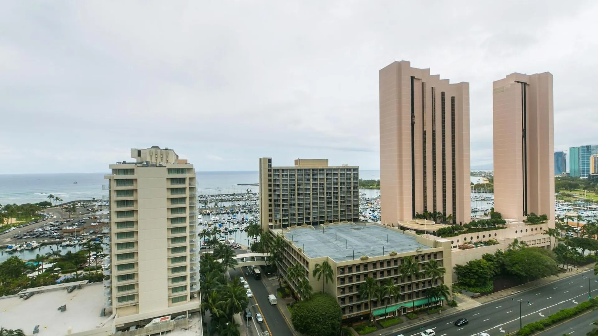 Discovery Bay One Bedroom Condos With Kitchen & Free Wifi! Honolulu