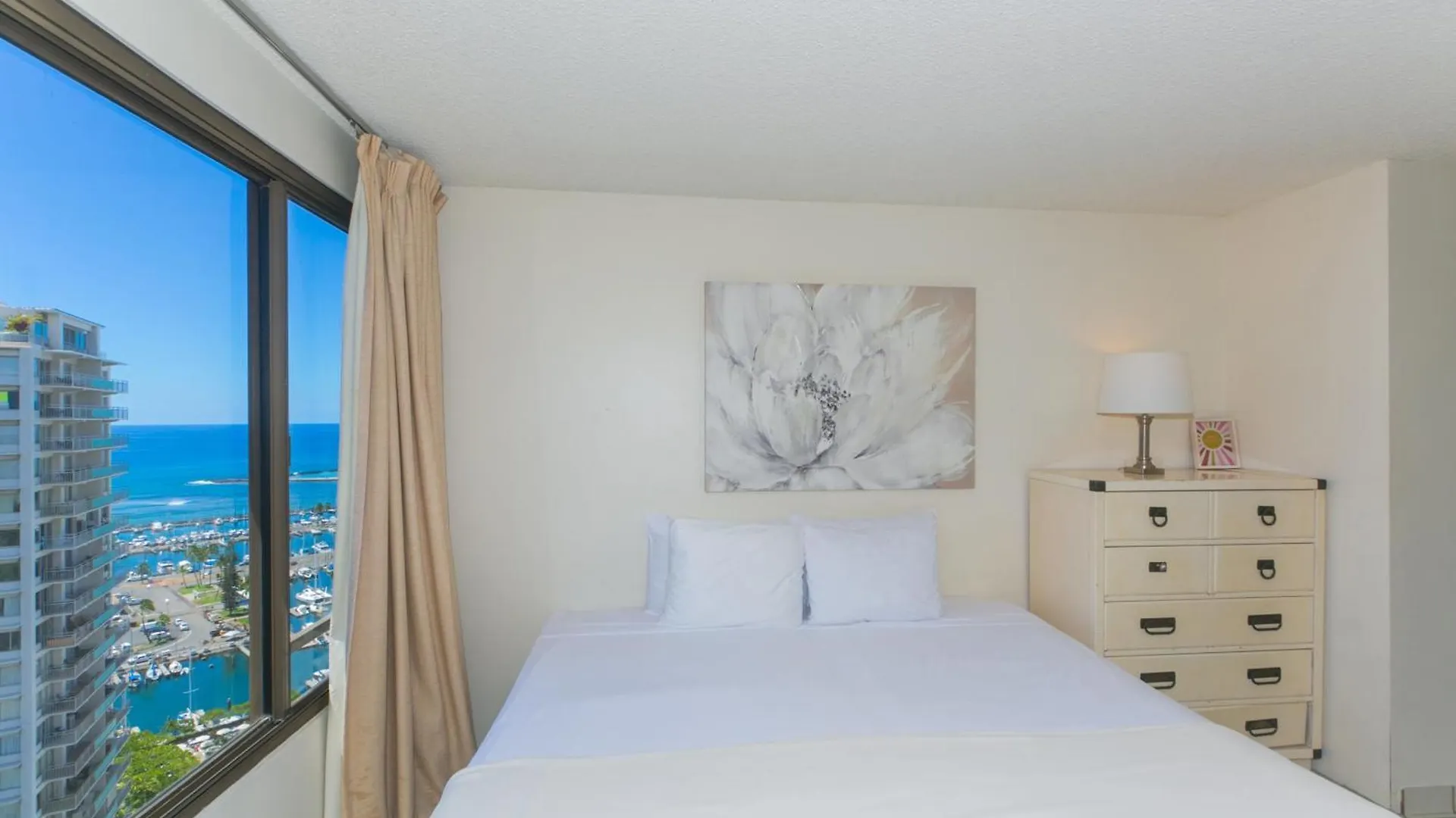 Apartment Discovery Bay One Bedroom Condos With Kitchen & Free Wifi! Honolulu
