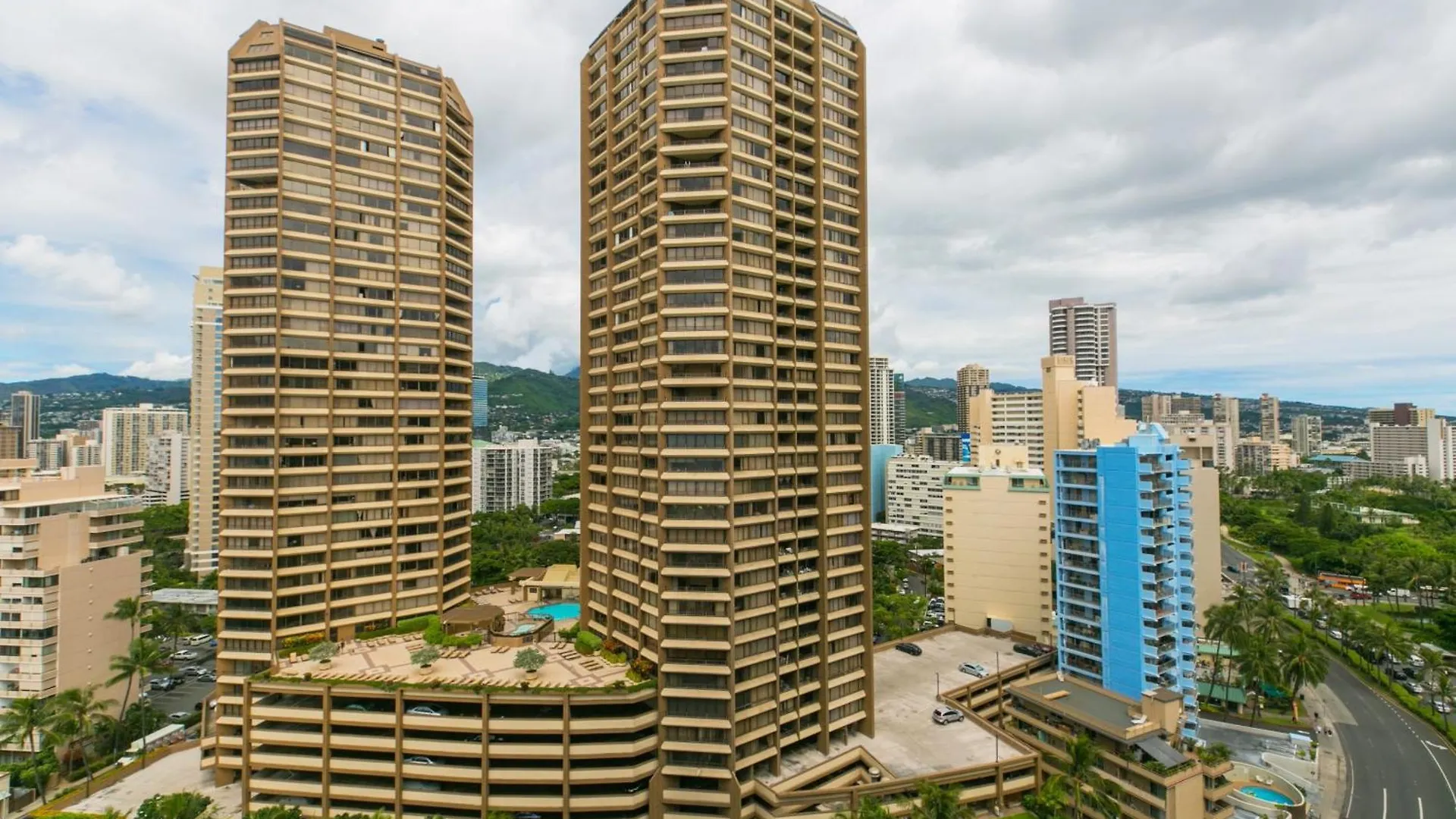 Discovery Bay One Bedroom Condos With Kitchen & Free Wifi! Honolulu