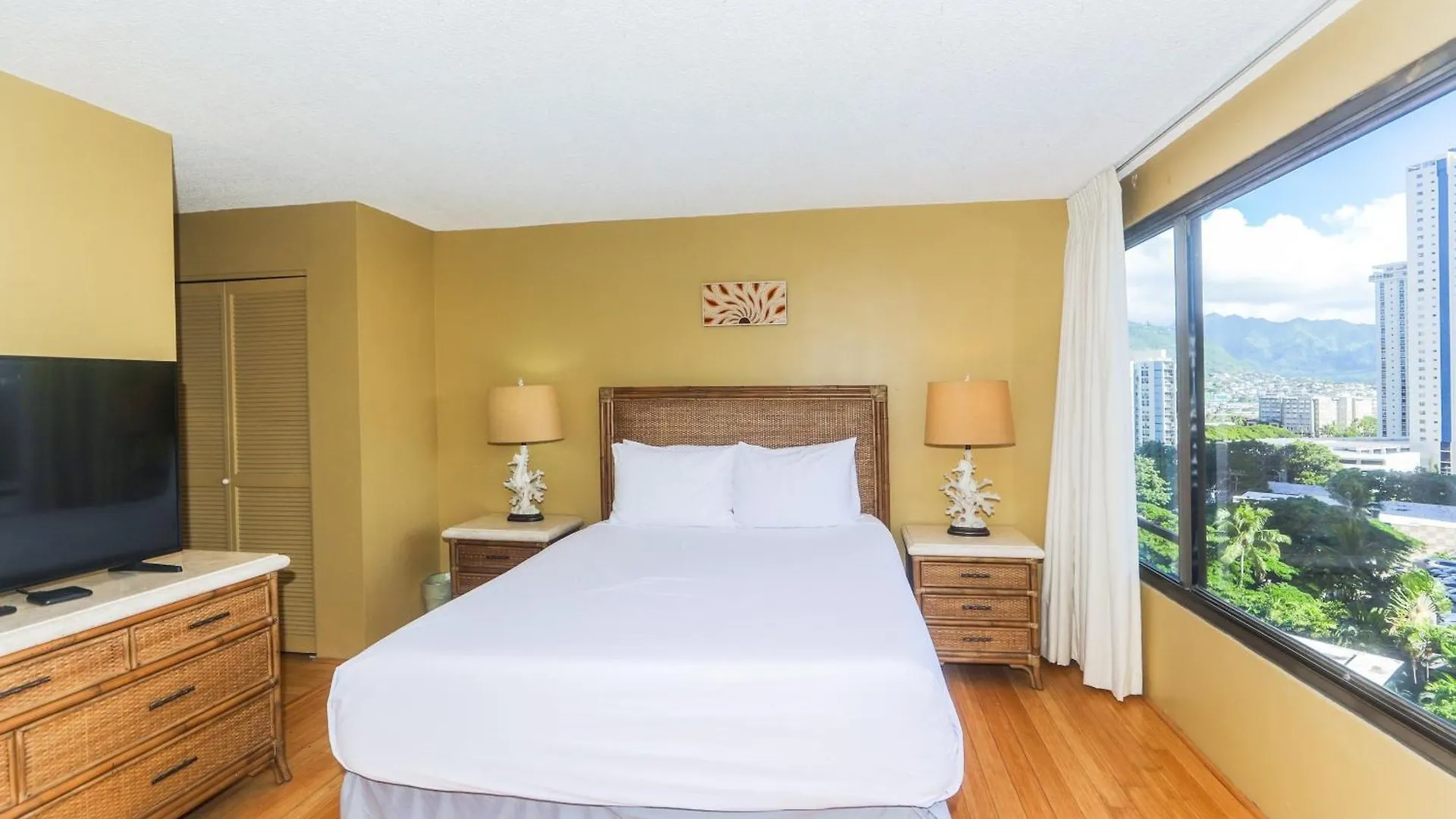 Discovery Bay One Bedroom Condos With Kitchen & Free Wifi! Honolulu