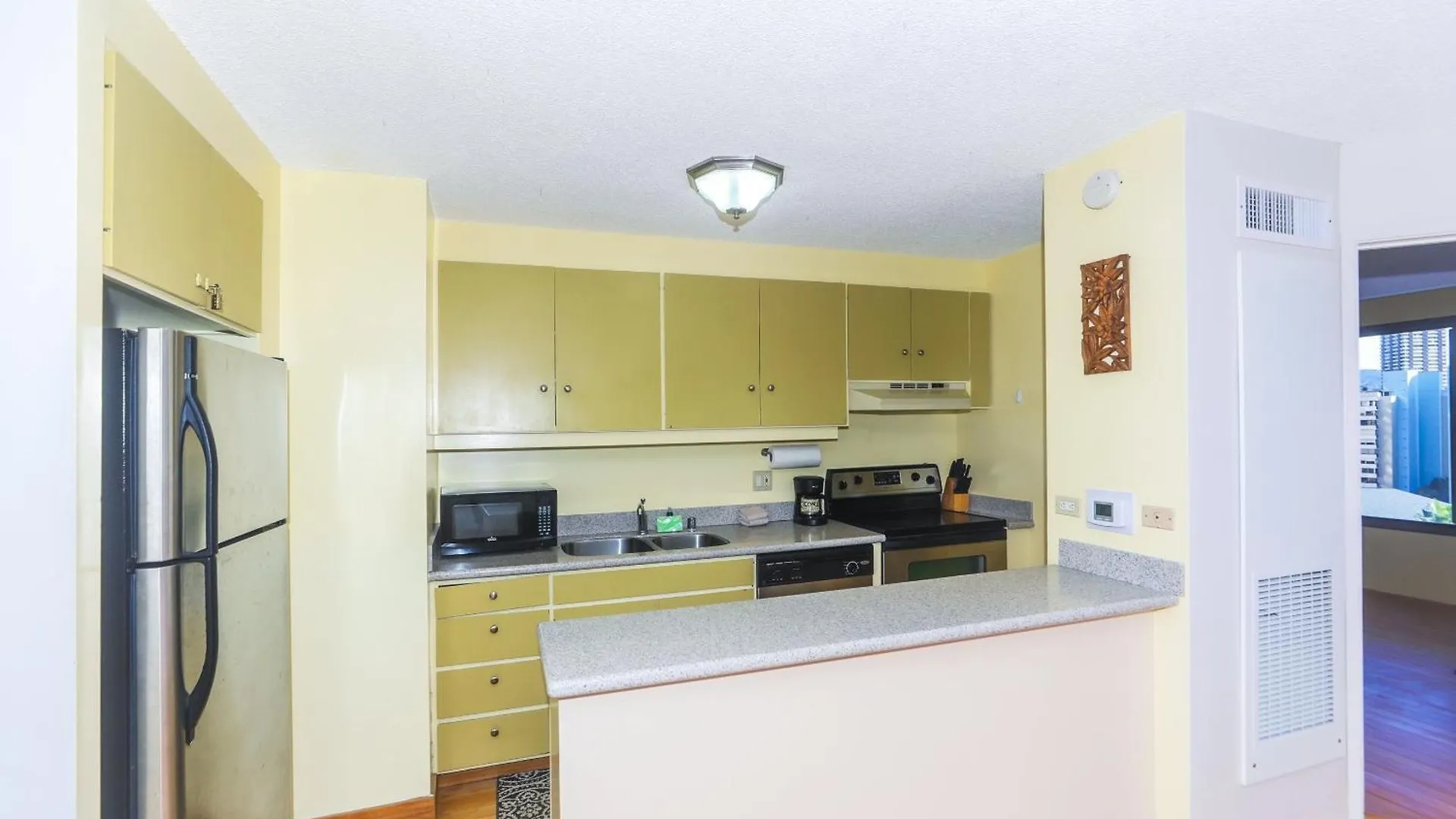 Discovery Bay One Bedroom Condos With Kitchen & Free Wifi! Honolulu Apartment