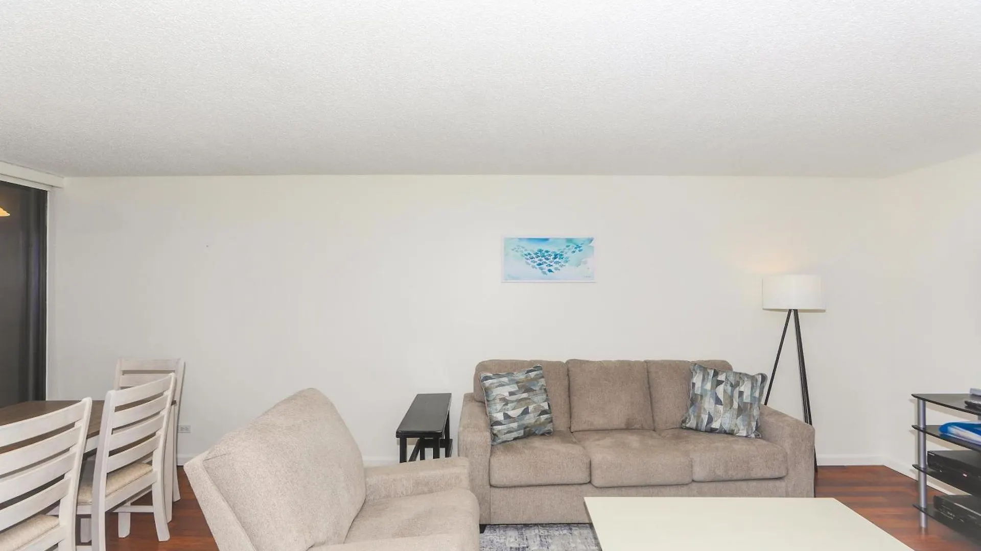 Discovery Bay One Bedroom Condos With Kitchen & Free Wifi! Honolulu