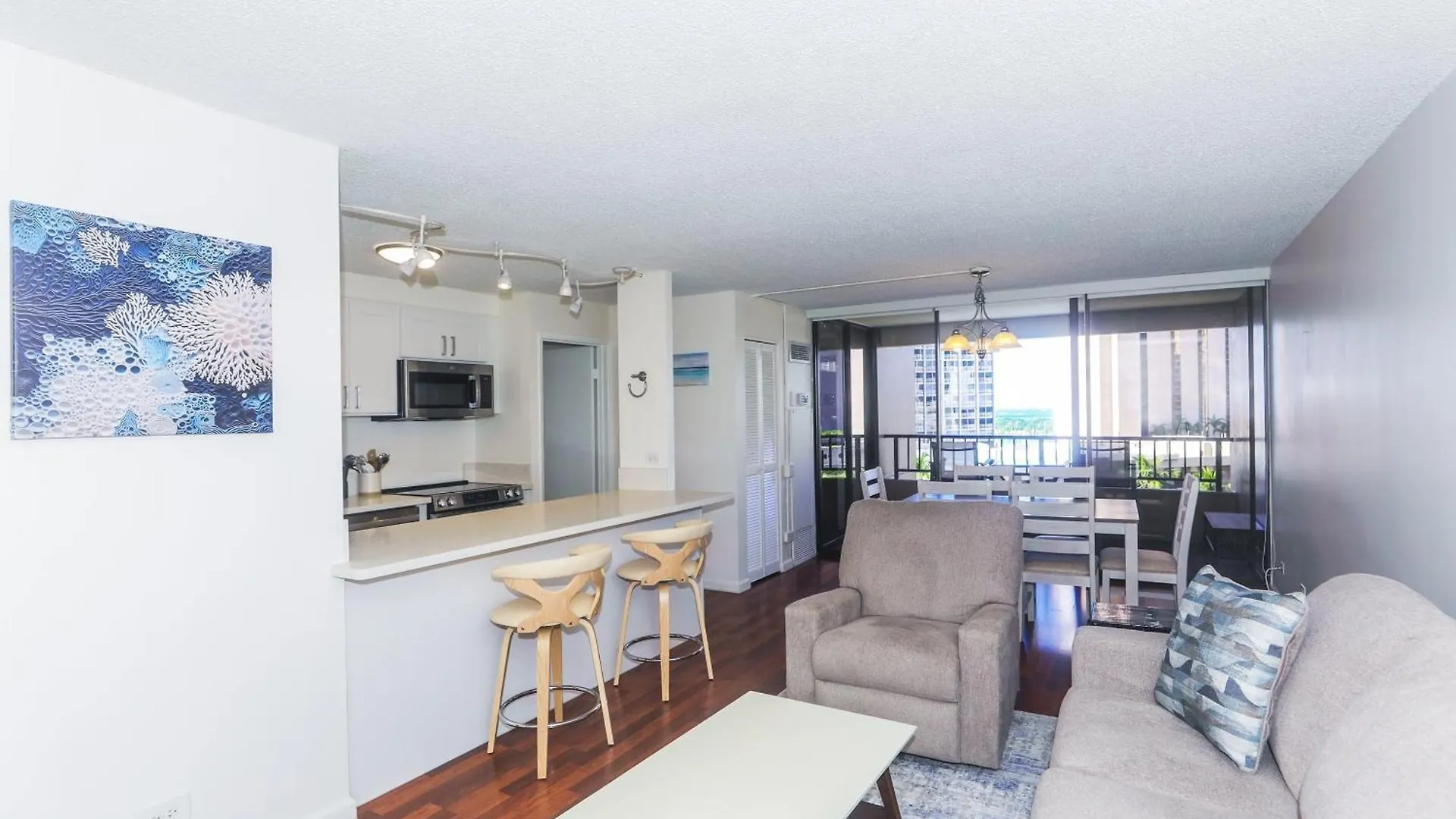 Discovery Bay One Bedroom Condos With Kitchen & Free Wifi! Honolulu United States