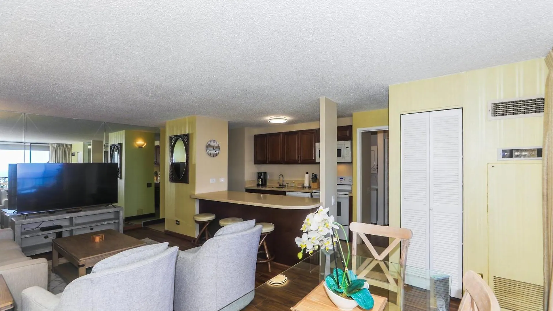 Apartment Discovery Bay One Bedroom Condos With Kitchen & Free Wifi! Honolulu